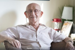 В свои 94 года Ицхак очень бодро выглядит и говорит.