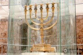 Золотая менора весом 700 кг, подаренная Иерусалиму Вадимом Рабиновичем