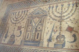 Менора. Мозаика  V века в синагоге. Израиль, Тверия
