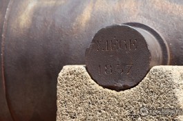 Пушки на древних стенах оборонительной стены Акко. Обратите внимание на год и место производства - Франция, романтика средневековья )