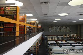 Израильская национальная библиотека в Иерусалиме. Много книг на разных языках.