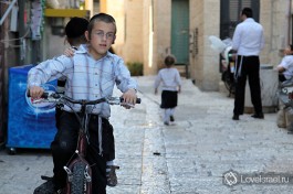 Еврейский мальчик в Иерусалиме.