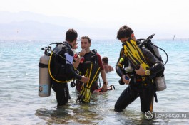 Дайвинг - очень популярный отдых в Эйлате. Удивительный подводный мир Красного моря открывает свои врата всем, кто пожелает сделать погружение.
