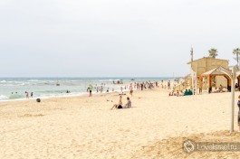 Пляж в Яффо относительно маленький.