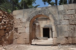 Древняя могила Ясона в центре Иерусалима.