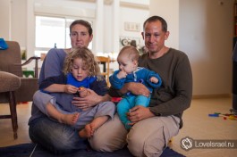 Семья Альштейн. Обычно в израильских семьях можно увидеть от 2-х до 5-х детей.
