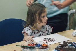 В матнасе в Хайфе, провожу урок израильским деткам - учу искусству.