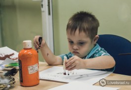 В матнасе в Хайфе, провожу урок израильским деткам - учу искусству.