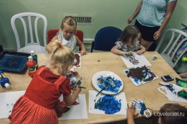 В матнасе в Хайфе, провожу урок израильским деткам - учу искусству.