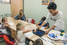 В матнасе в Хайфе, провожу урок израильским деткам - учу искусству.