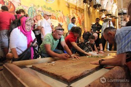 Камень миропомазания - место освящения религиозных атрибутов.