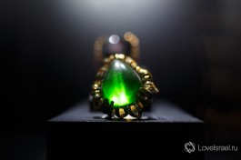 Драгоценный камень. Завораживает.
