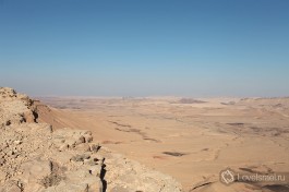 В кратере Рамон можно увидеть горных козлов, они иногда нагло подходят и просят покушать :)