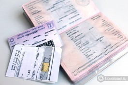 При въезде в страну, как и обычным гражданам выдается талончик 