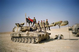 Артиллеристы на своем любимом 175-ти миллиметровом орудии!