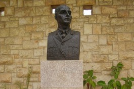 Памятник Трумпельдору в мошаве Авихайль (музей Бейт-а-Гдудим).