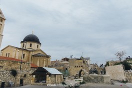 Вид на купол Немецкой Лютеранской церкви Спасителя (Редимейер) и Александровское подворье с крыш Старого города.